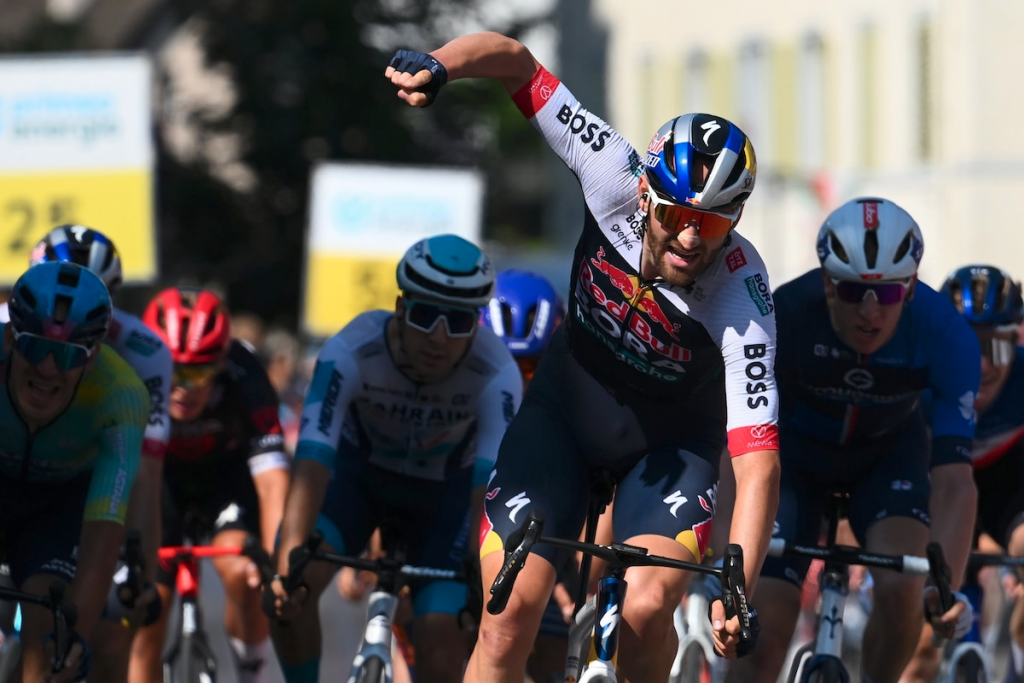 Tour de Suisse / E6 / Jordi Meeus Écrase le Sprint, Vauquelin toujours en Jaune