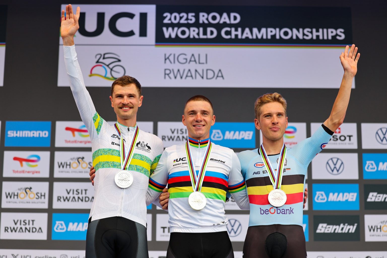 KIGALI 2025 ITT / Remco Evenepoel Champion du Monde pour la 3e fois de suite, Van Wilder en Bronze !